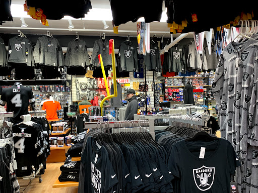 Sportswear Store «College Shop», reviews and photos, 2 Beach St, San Francisco, CA 94133, USA