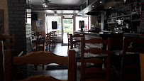 Atmosphère du Restaurant français Le Petit Chinon à Quincy-Voisins - n°5
