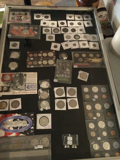 Antique Store «Roosevelt Road Antiques & Consignments», reviews and photos, 3720 Roosevelt Rd, Kenosha, WI 53142, USA