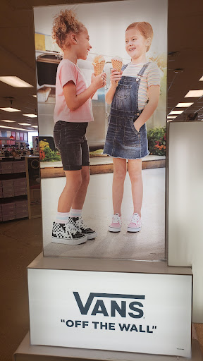 Shoe Store «Famous Footwear», reviews and photos, 124 Danada Square W, Wheaton, IL 60189, USA