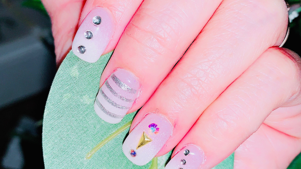 Glitter Nails & Spa 80022