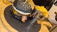 Plats et boissons du Restaurant de hamburgers Black Burger à Lyon - n°11
