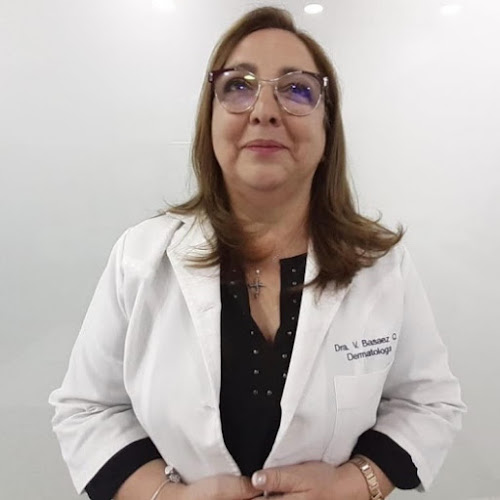 Dra. Veronica Basáez Quiroz, Dermatólogo - Dermatólogo