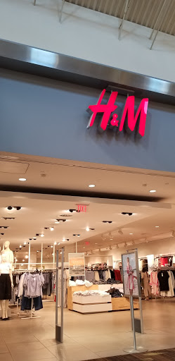 Shopping Mall «Great Lakes Crossing Outlets», reviews and photos, 4000 Baldwin Rd, Auburn Hills, MI 48326, USA