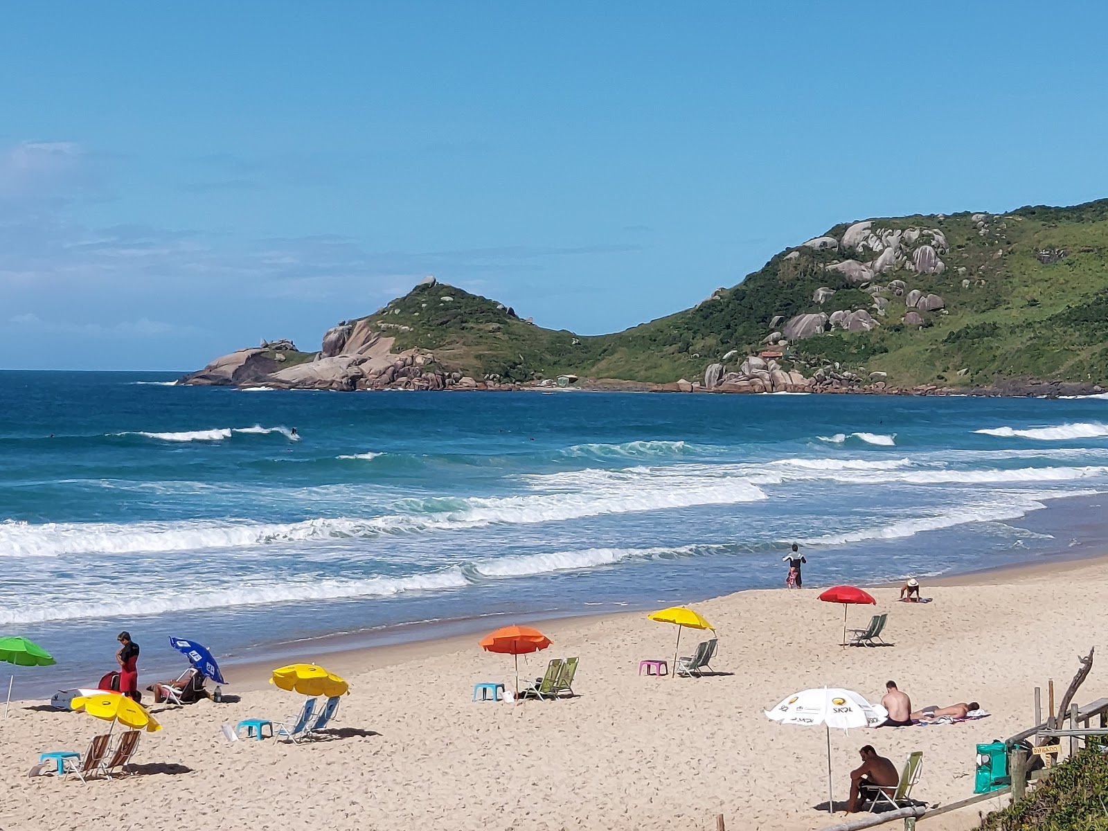 Foto di Praia Mole con costa lunga e dritta