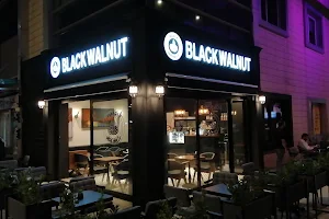 Black walnut cafe- قاوەخانەی بلاک واڵنەت image