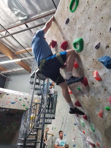 Rock Climbing Gym «Hangar 18 Indoor Climbing Gym - South Bay», reviews and photos, 4926 W Rosecrans Ave, Hawthorne, CA 90250, USA