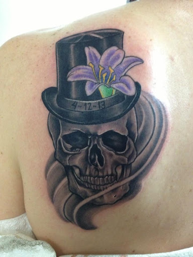 Tattoo Shop «Dharma Tattoo Studio», reviews and photos, 40 Curtiss Pkwy, Miami Springs, FL 33166, USA