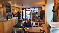 Atmosphère du Restaurant Le Café de la Place à Le Sappey-en-Chartreuse - n°4