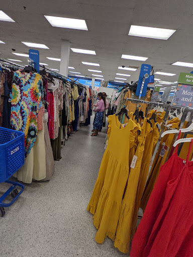 Clothing Store «Ross Dress for Less», reviews and photos, 352 S College Rd, Wilmington, NC 28403, USA