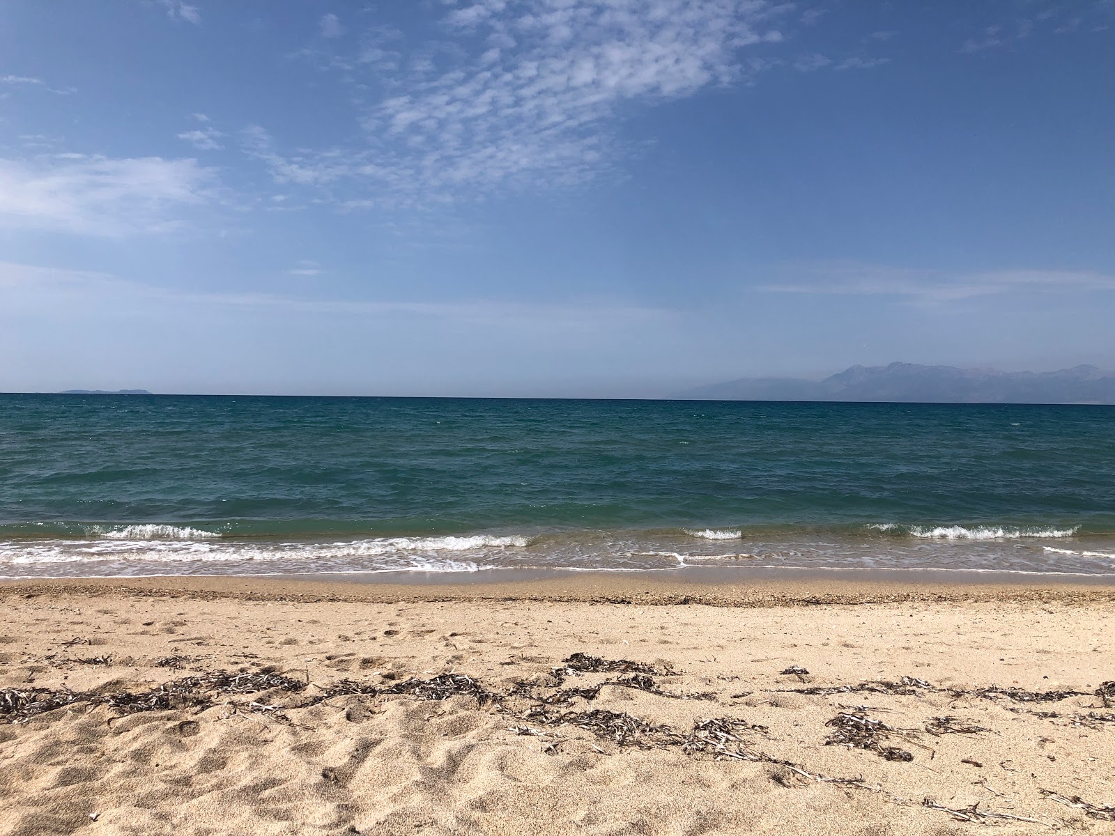 Foto di acharavi beach con molto pulito livello di pulizia