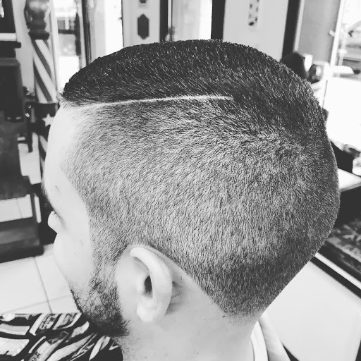 Barber Shop «LEGENDZ CLASSIC BARBER SHOP», reviews and photos, 207 N Center St, Arlington, TX 76011, USA