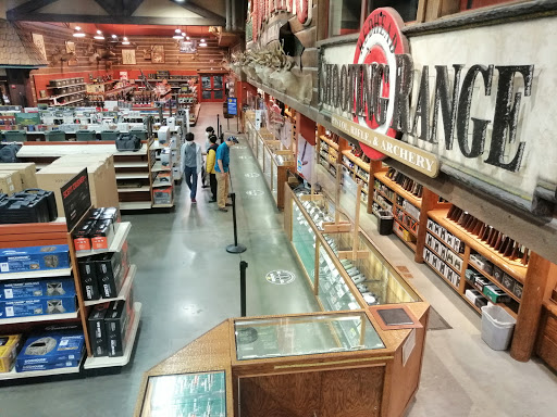 Sporting Goods Store «Bass Pro Shops», reviews and photos, 4500 Baldwin Rd, Auburn Hills, MI 48326, USA