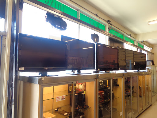 Pawn Shop «Money Market Pawn Shop», reviews and photos, 13607 SE Powell Blvd, Portland, OR 97236, USA