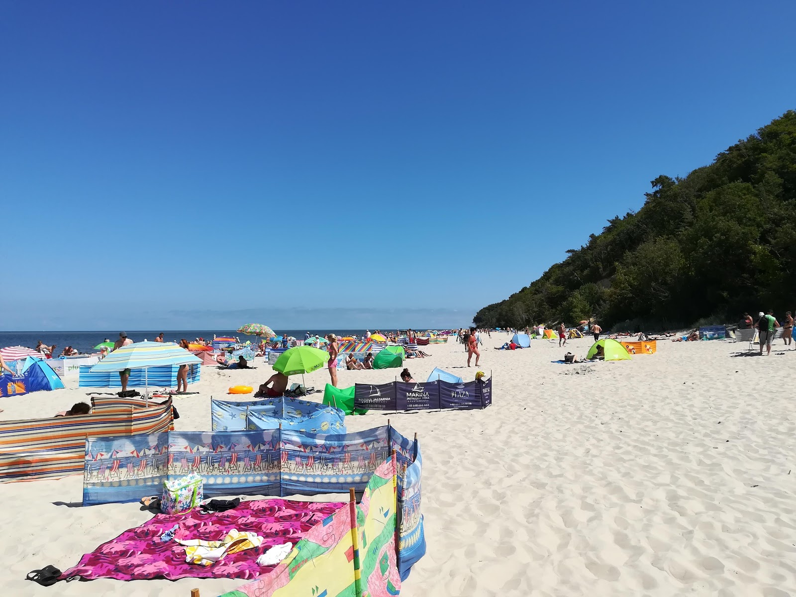 Foto van Jastrzebia Gora Beach met helder fijn zand oppervlakte