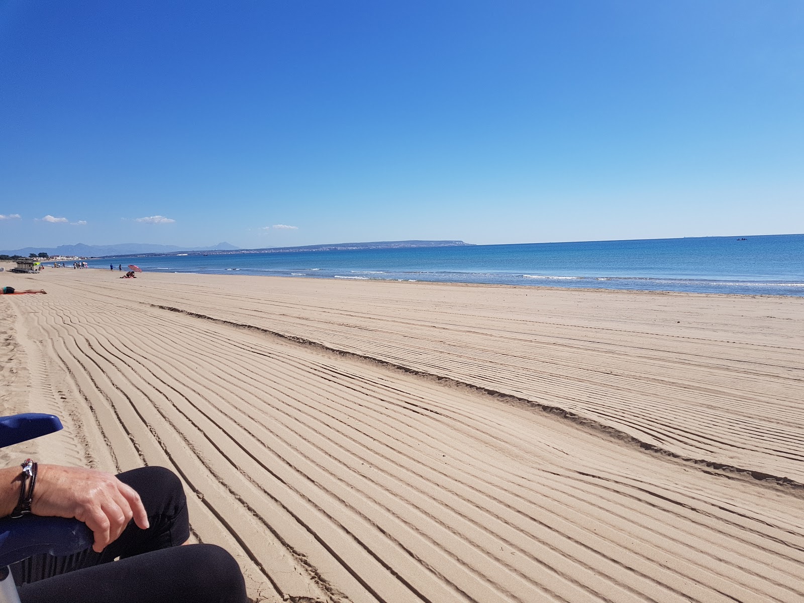 Playa de El Pinet'in fotoğrafı düz ve uzun ile birlikte