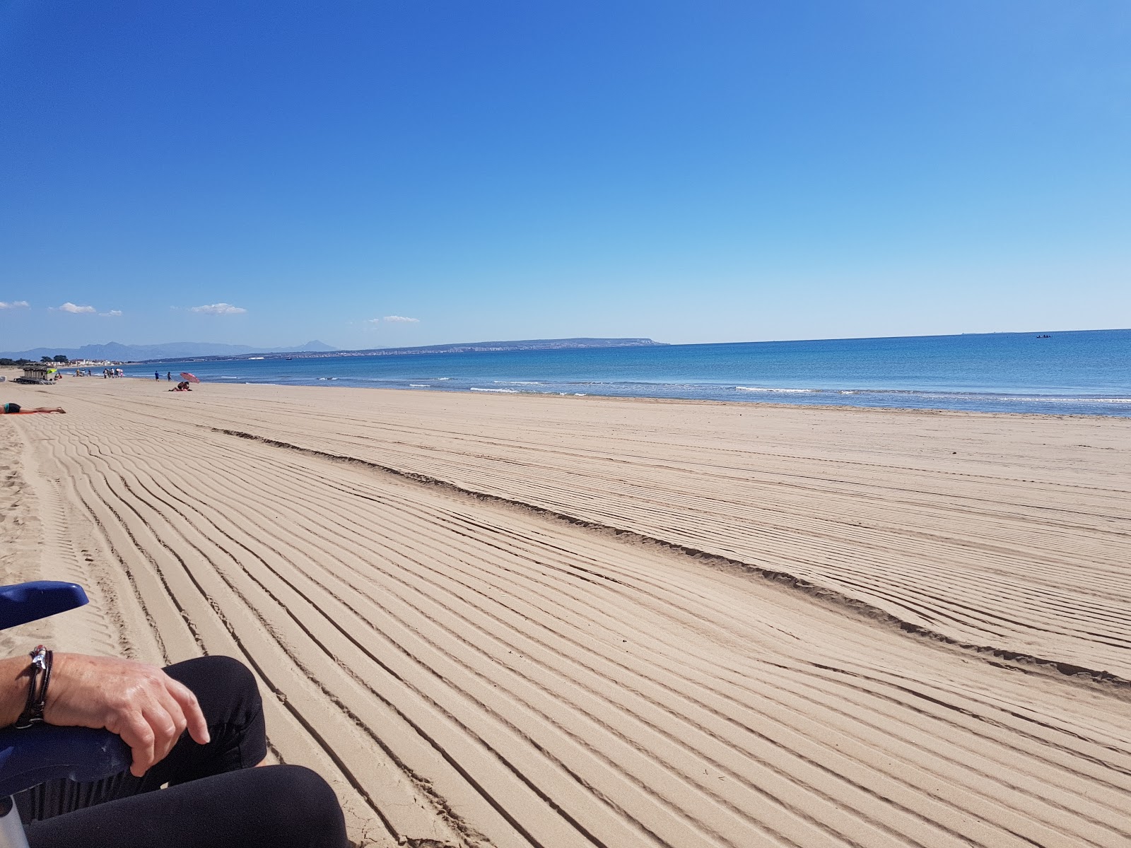 Foto di Playa de El Pinet con molto pulita livello di pulizia