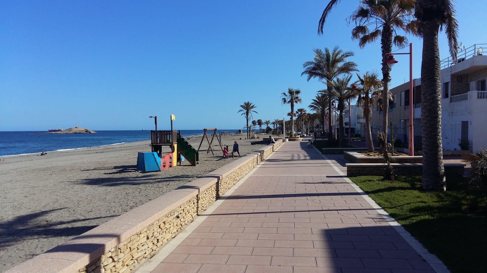 Foto af Carboneras Strand med blåt vand overflade