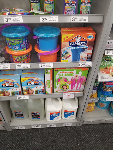 Office Supply Store «Staples», reviews and photos, 90-30 Metropolitan Ave, Rego Park, NY 11374, USA