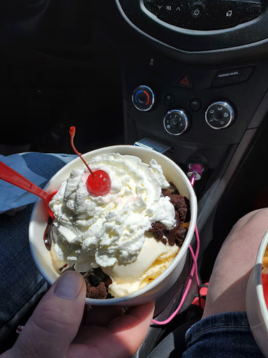 Ice Cream Shop «Milkhouse Ice Cream and Coffee Cafe», reviews and photos, 4189 Keewahdin Rd, Fort Gratiot Twp, MI 48059, USA