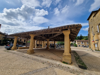 Halle de Cadouin à Le Buisson-de-Cadouin