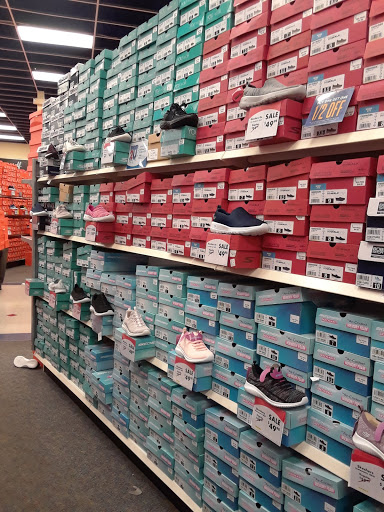 Shoe Store «Shoe Carnival», reviews and photos, 2633 Lakewood Village Dr, North Little Rock, AR 72116, USA