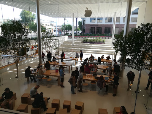 Computer Store «Apple Biltmore», reviews and photos, 2502 E Camelback Rd, Phoenix, AZ 85016, USA