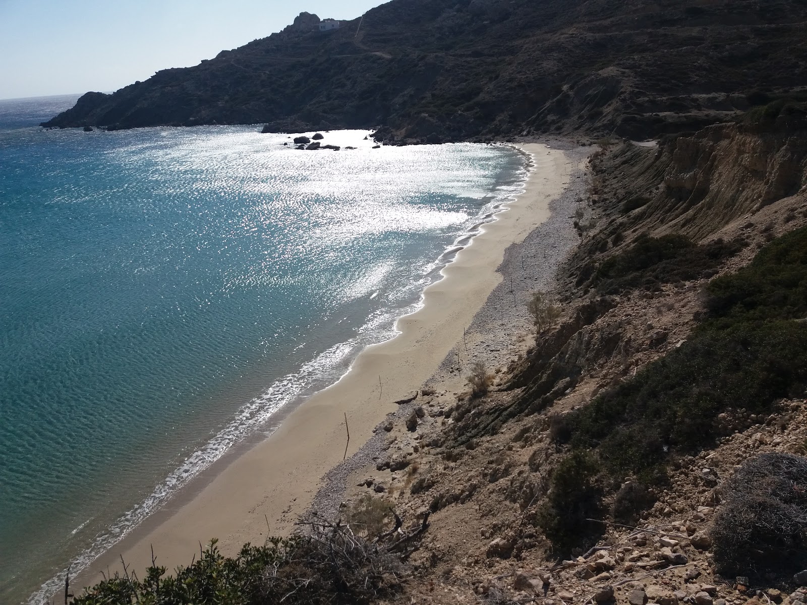 Damatria beach'in fotoğrafı küçük koy ile birlikte