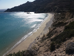 Damatria beach'in fotoğrafı küçük koy ile birlikte