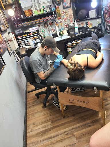 Darke Wave Tattoo, 721 Chestnut St, Greenville, OH 45331, USA, 