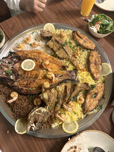 دار مبارك للماكولات البحرية والخليجية - مطعم