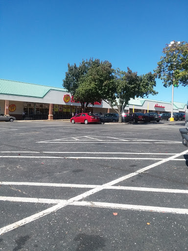 Supermarket «Shoppers Food», reviews and photos, 5600 The Alameda, Baltimore, MD 21239, USA