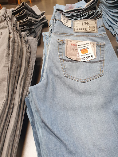 Läden, um Damenjeans zu kaufen Stuttgart