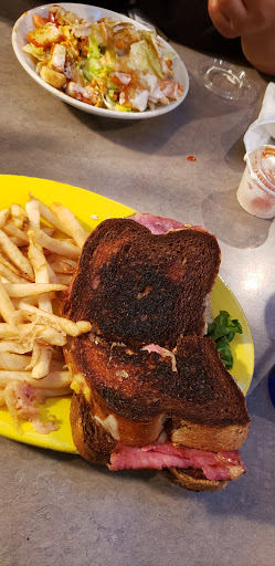 American Restaurant «Lakeside Entertainment», reviews and photos, Blue Star Memorial Hwy, South Haven, MI 49090, USA