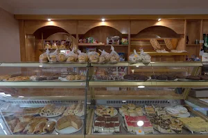 Panadería, pastelería y cafetería "Cuatro Estaciones" image