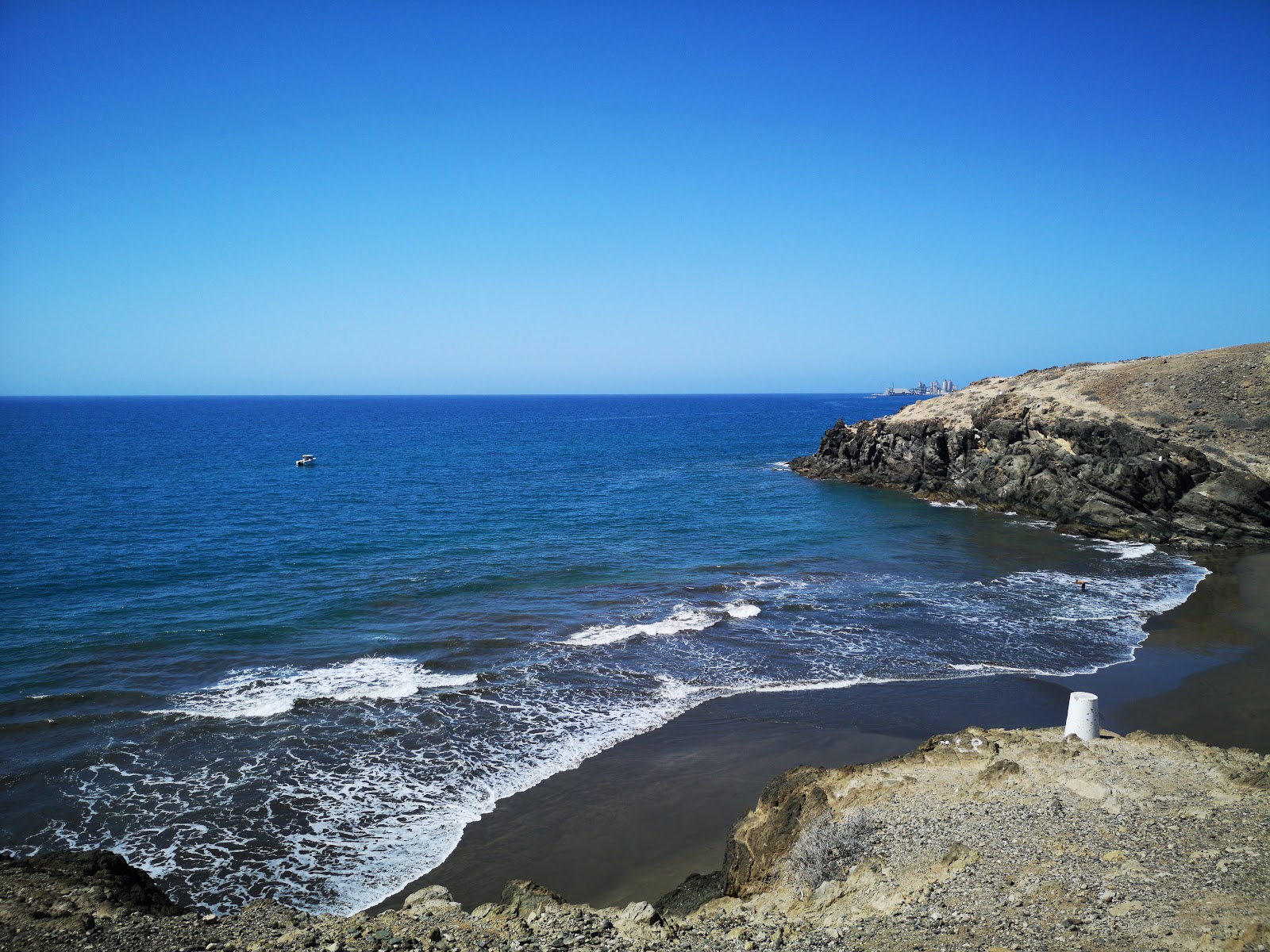 Foto av Playa Mujeres med grönt vatten yta