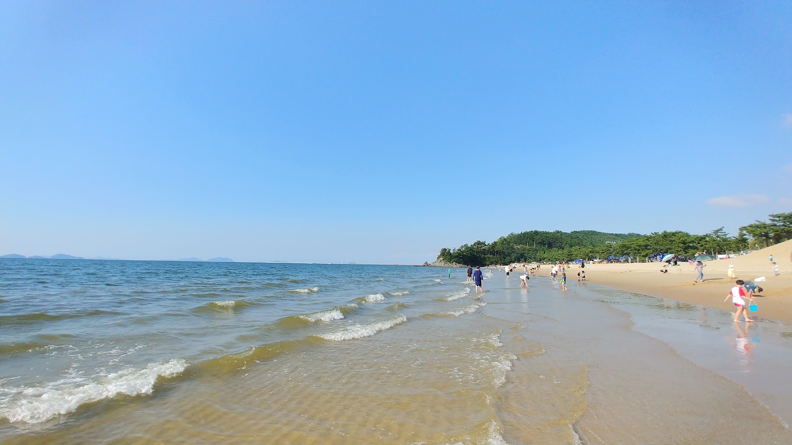 Φωτογραφία του Byeonsan Beach με ευρύχωρη ακτή