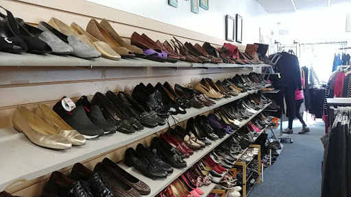 Thrift Store «Leeward Light Thrift Store», reviews and photos, 126 Bridge Rd, Salisbury, MA 01952, USA