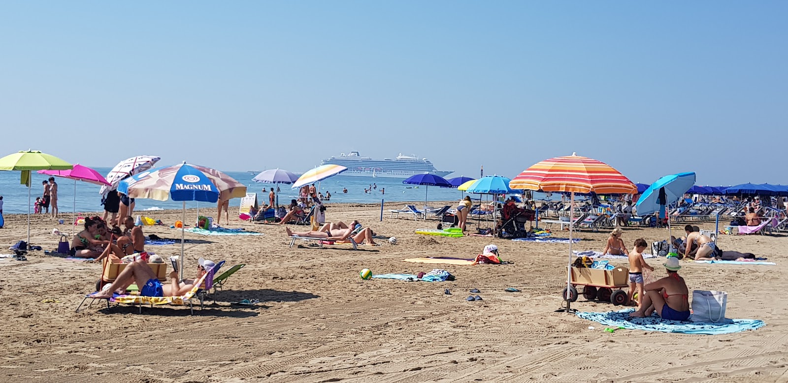 Foto van Spiaggia Marina di Venezia met recht en lang