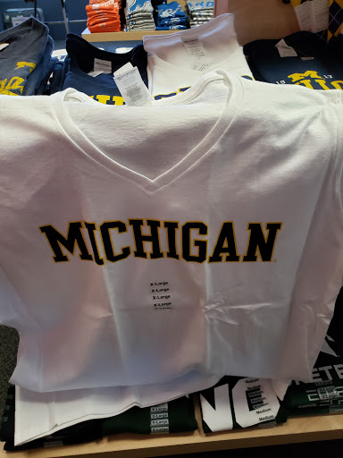 Clothing Store «Fanatic U», reviews and photos, 30409 Ford Rd, Garden City, MI 48135, USA