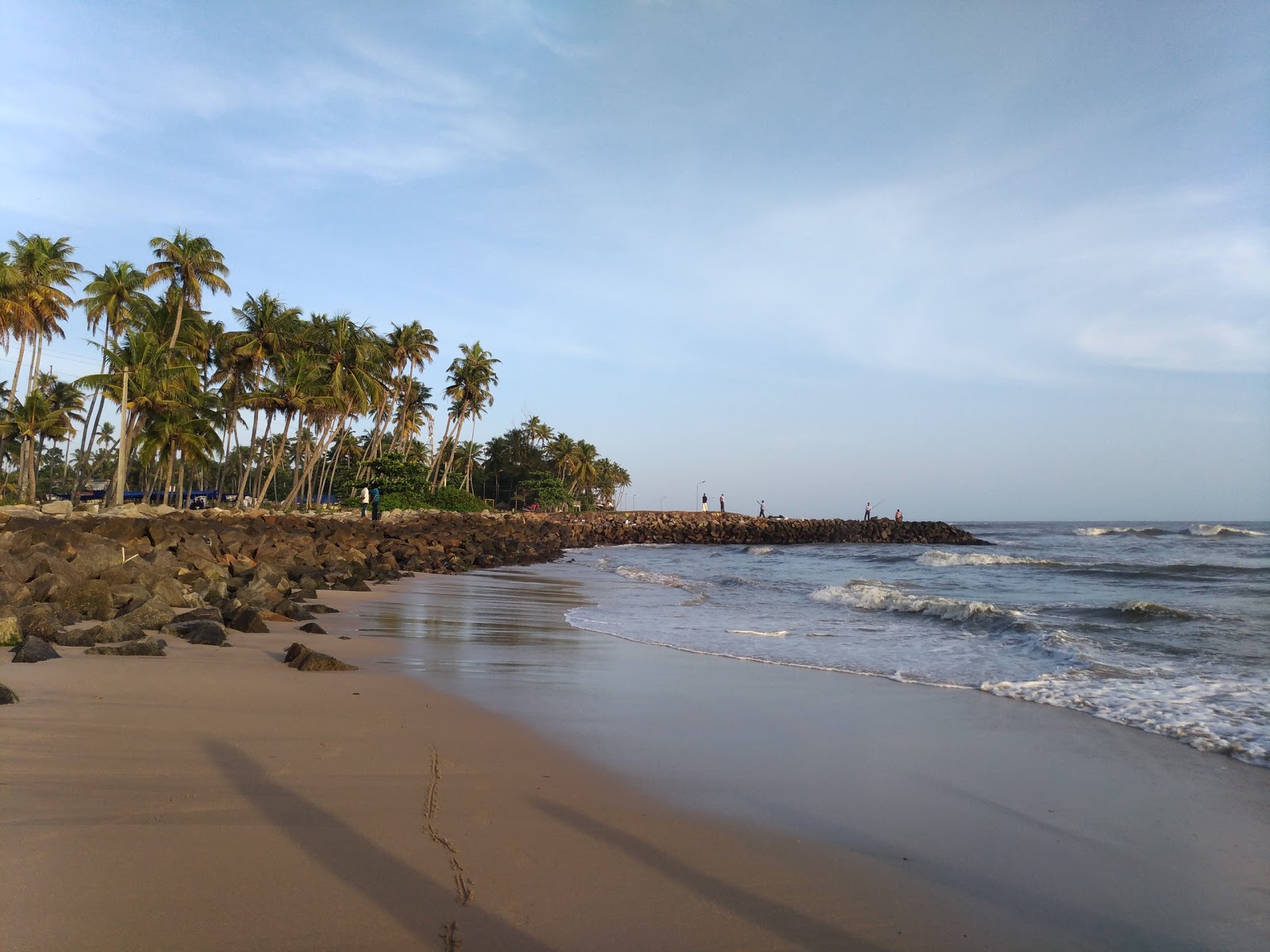 Foto av Thirumullavaram Beach och bosättningen