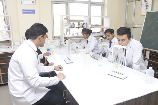 The Health Care School - Paramedical College in Delhi