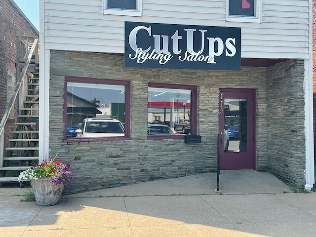 Cut Ups Styling Salon 52655