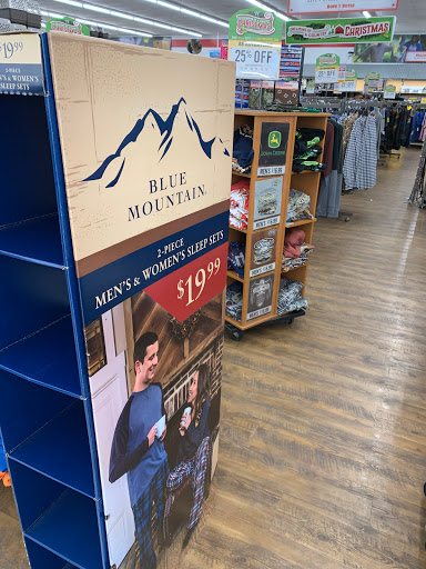 Home Improvement Store «Tractor Supply Co.», reviews and photos, 540 10th St #150, Floresville, TX 78114, USA