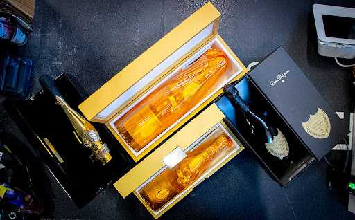 Liquor Store «Shoregate Beverage & Liquor», reviews and photos, 30498 Lakeshore Blvd, Willowick, OH 44095, USA