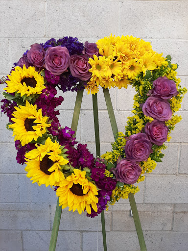 Florist «K & M Floral & Interior Plant Designs», reviews and photos, 537 Main St, Woodland, CA 95695, USA