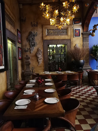 Restaurante Casa Luna - Calle Independencia 211, Centro, 45500 San Pedro Tlaquepaque, Jal., Mexico