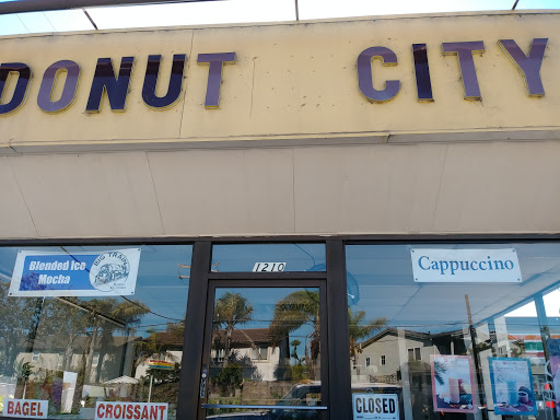 Donut Shop «Donut City», reviews and photos, 1210 Pacific Coast Hwy, Seal Beach, CA 90740, USA