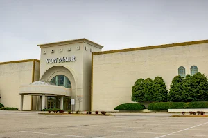 Von Maur image