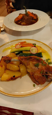 Confit de canard du Restaurant français Le Vieux Bistrot : Spécialité Fromage, Fondue , Raclette, Pierrades à Paris - n°12